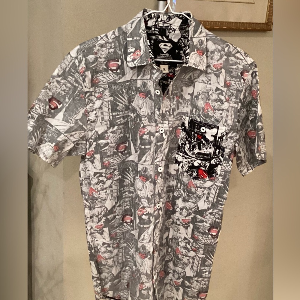 Super cool DC Comics Superman button down shirt Size Small